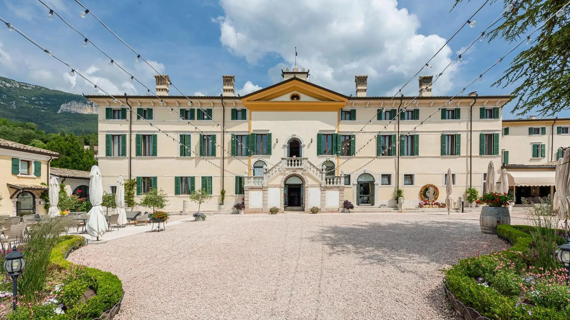 Hotel Villa Cariola Caprino Veronese 4*,