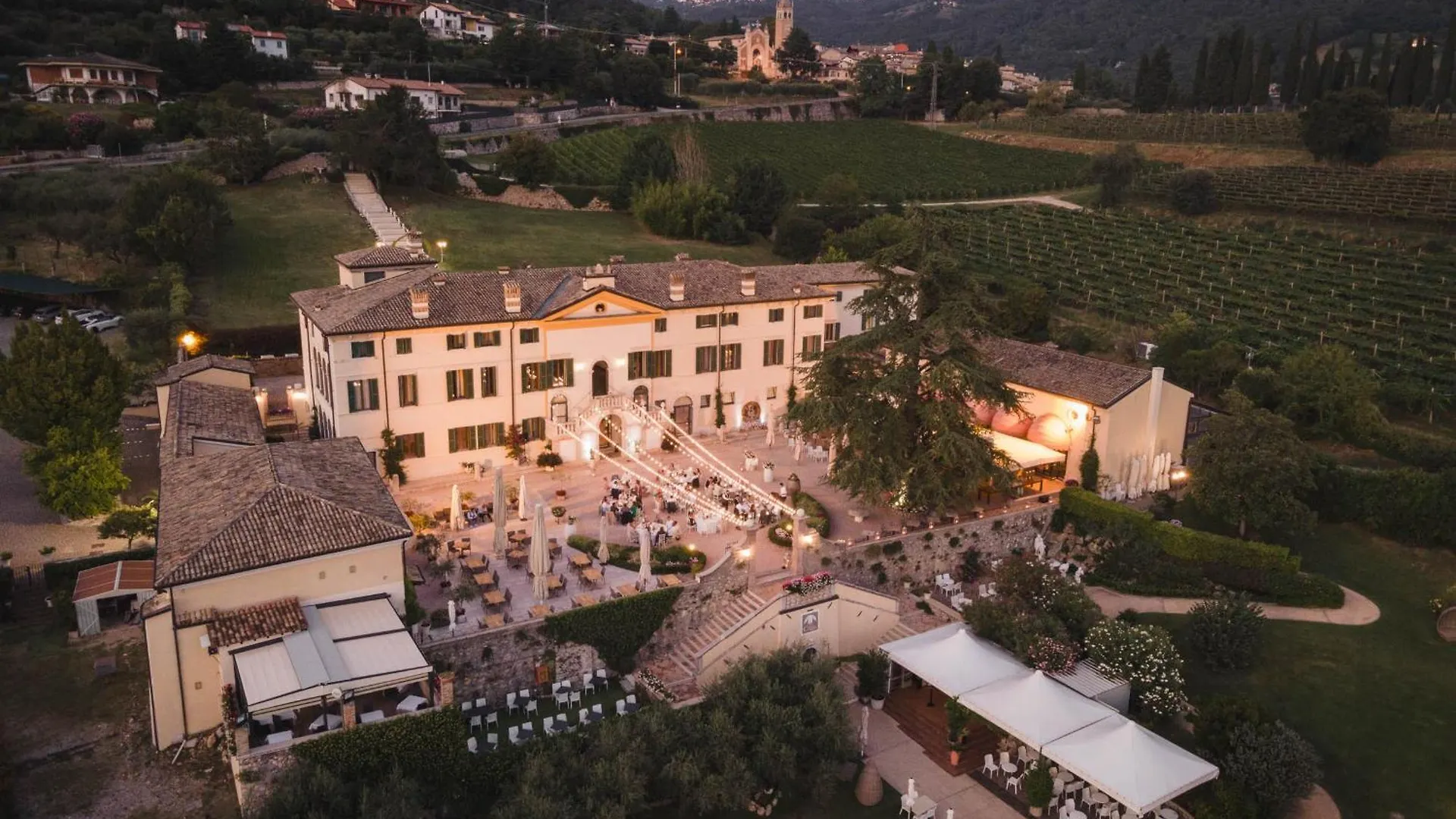 Hotel Villa Cariola Caprino Veronese 4*,  Italy